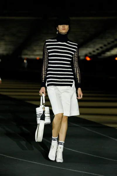 Look 54
